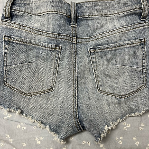Talula cut off jean shorts - Picture 2 of 3